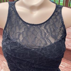 White House Black Market size 0 Bodycon Lace Dress- Instantly Slimming